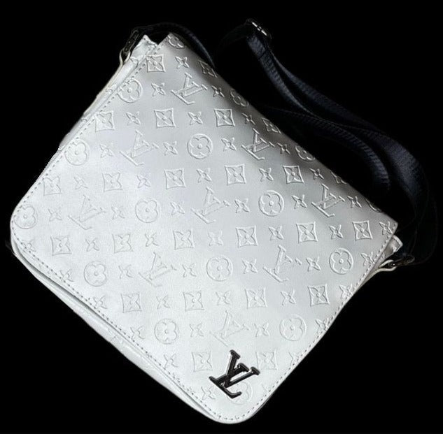 Bandolera Louis Vuitton blanca estampado dos piezas – phamadripshop