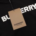 Burberry Embossed Logo Hoodie - Imagen 6