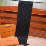 Logomania Scarf Pearl - Imagen 15