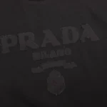 Prada – Minimal Logo Black T-Shirt - Imagen 4