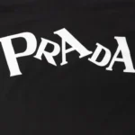 Prada – Print Logo T-Shirt - Imagen 3