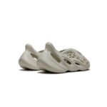 Yeezy Foam- RNNR Sand - Imagen 3
