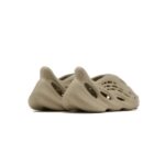 Yeezy Foam- RNNR Stone Salt - Imagen 3